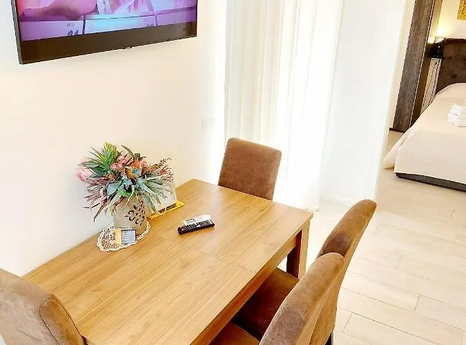 Piccolo 'deluxe & Rooms' アパートホテル ヴェローナ