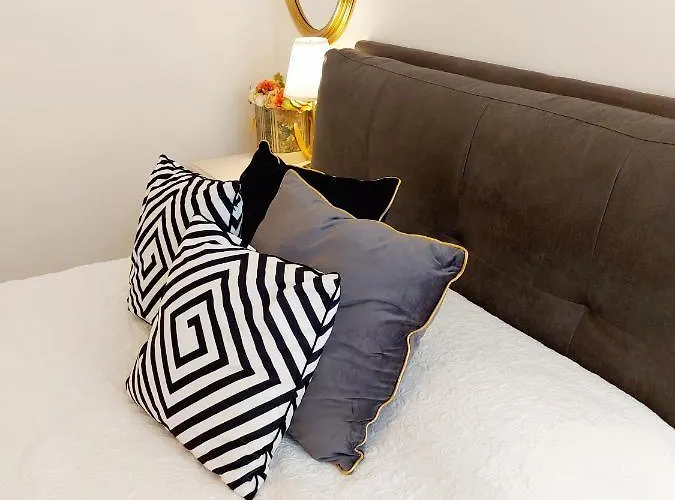 アパートホテル Piccolo 'deluxe & Rooms'