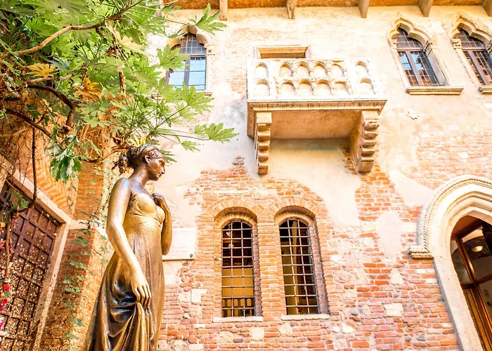 Piccolo 'deluxe & Rooms' アパートホテル