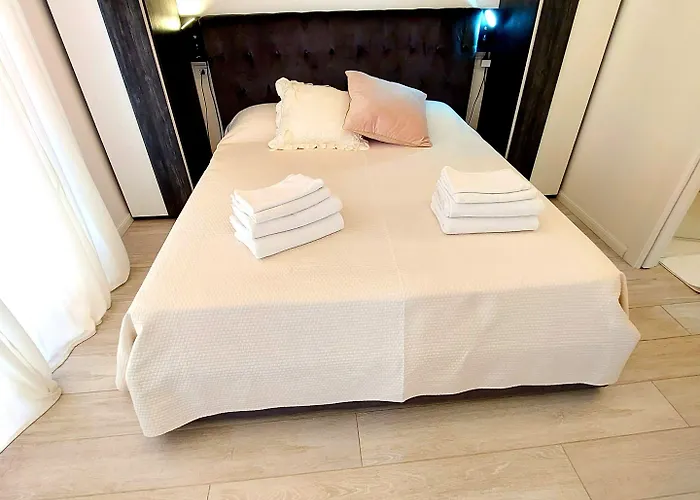 Piccolo 'deluxe & Rooms' アパートホテル ヴェローナ