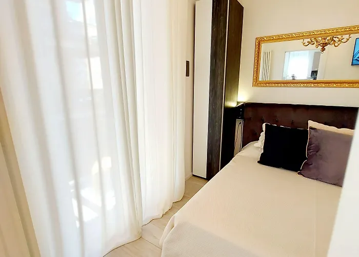 Piccolo 'deluxe & Rooms' アパートホテル 4*